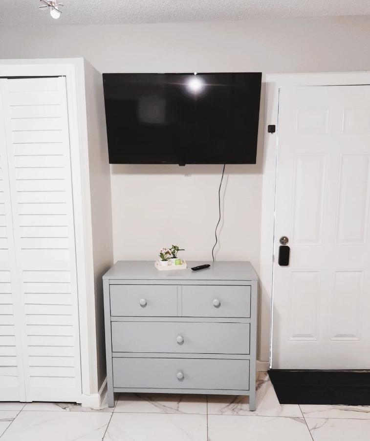 Adorable Mini Suite In Tampa Esterno foto